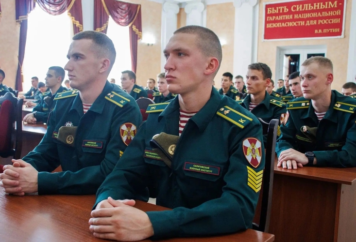Личный состав военного института принял участие в открытом диалоге с Генеральным консулом