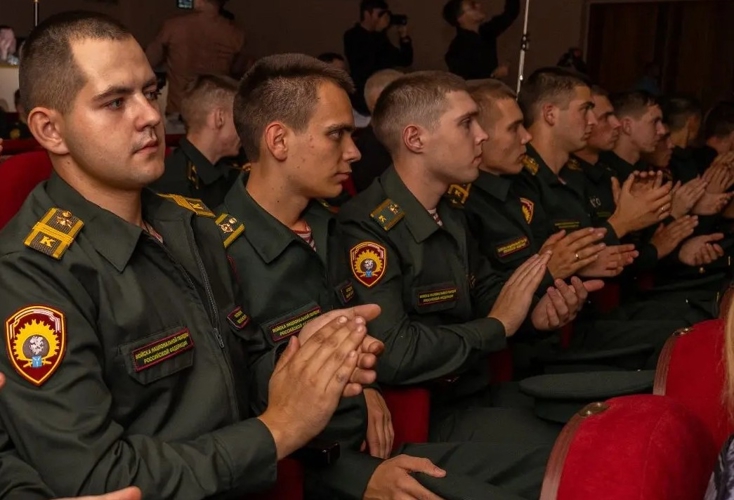 Личный состав военного института посетил концерт ансамбля песни и пляски Росгвардии