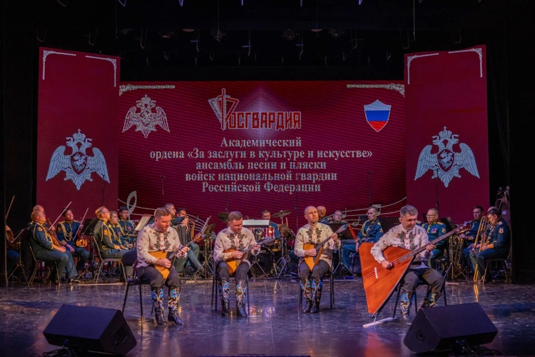 Личный состав военного института посетил концерт ансамбля песни и пляски Росгвардии
