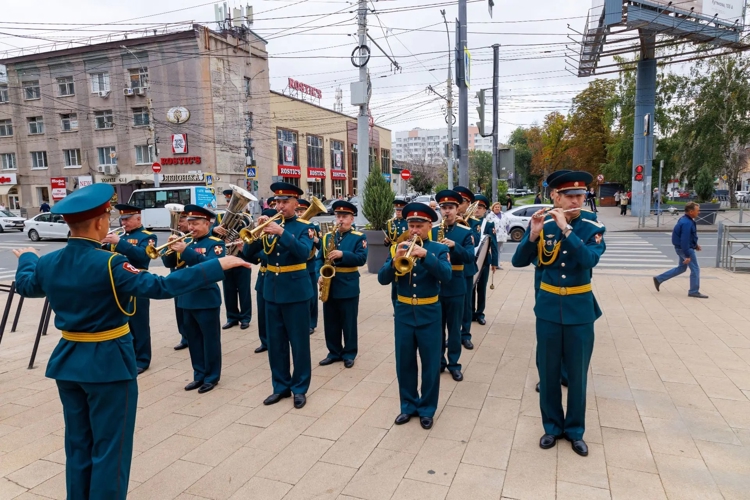 Военнослужащий военного института занесен на Галерею почета Кировского района города Саратова