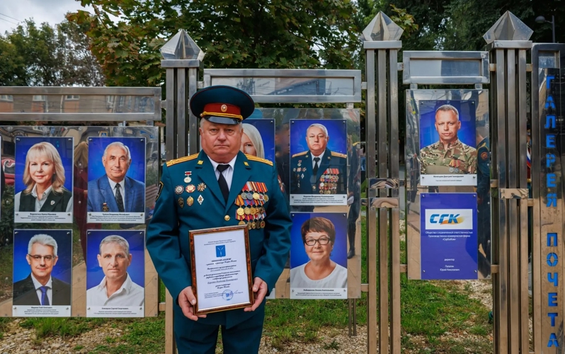 Военнослужащий военного института занесен на Галерею почета Кировского района города Саратова
