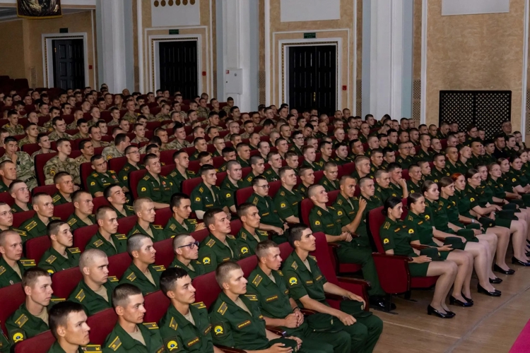 В военном институте проведен праздничный концерт