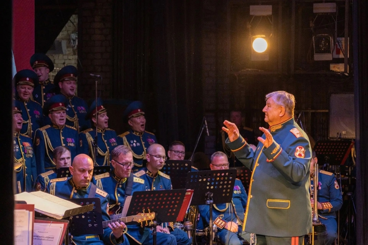 Личный состав военного института посетил концерт ансамбля песни и пляски Росгвардии