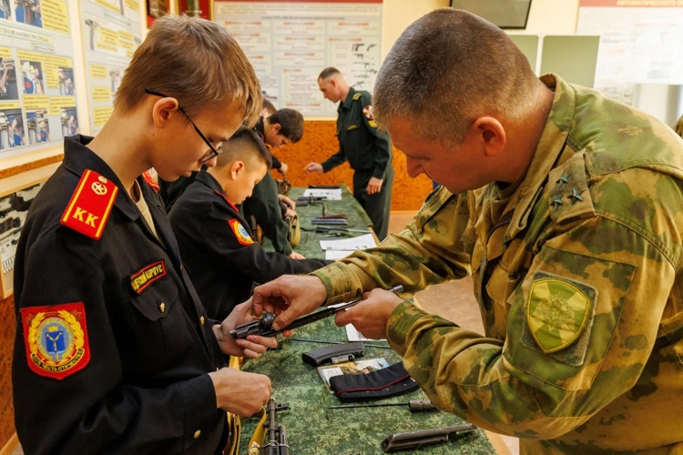 Личный состав военного института принял участие в проведении военно-патриотической образовательной программы «Дзержинец»