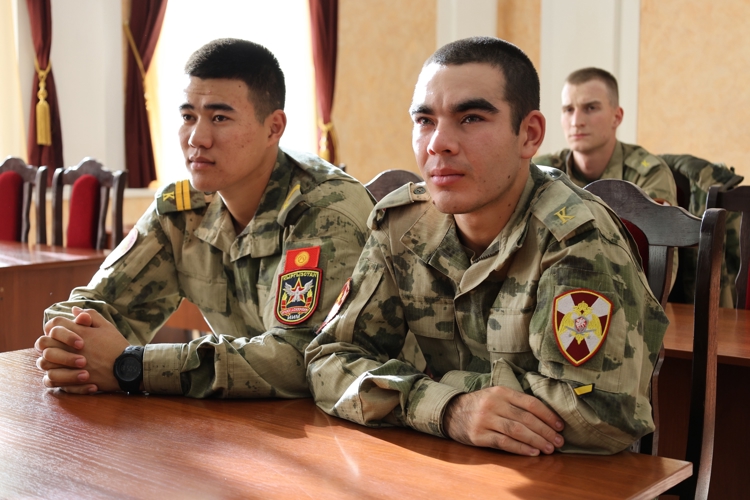 В военном институте проведен круглый стол