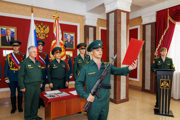 В военном институте состоялась церемония приведения к военной присяге