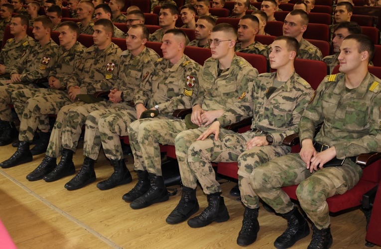 Личный состав военного института встретился с представителем духовенства